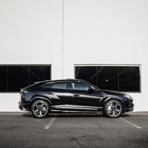Lamborghini Urus (Black/Black)